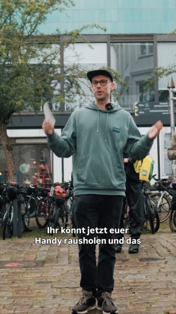 🚀 Attacke Dänemark, wie kommen … 🇩🇰

Knapp über 100 Teilnehmende wagen sich in den Regen 🌧️ Die @planbkaffeebar hat uns aber ausreichen gestärkt.

📍Live Tracking Link in Bio

🙏 Danke für die Unterstützung 
@stevensbikeshamburg @velocenterkiel @seeberger_1844

📸 Media-Team
@grvl_gunnar @isy.tnk @felixshlk @sarinabfotografie

#hackenpedder #bikepacking #dänemark #shelterattack stevensbikes