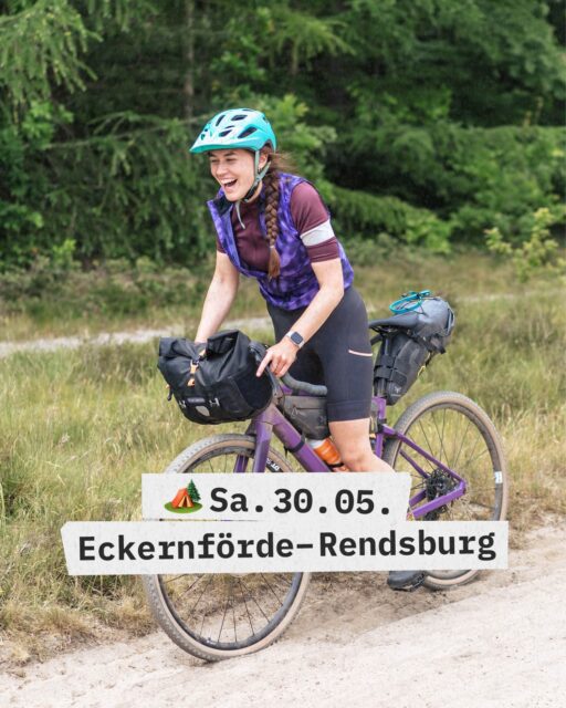 🏕️ Der letzte Etappen Check inkl. Planänderung und Steilküste …
Ups, plötzlich gibt es den schönen Wildes-SH Trekkingplatz ‘Aukrug’ nicht mehr. Sodass wir kurzerhand die geplante Etappe 7 auf der Hackenpedder Route verwerfen mussten. Egal, nun geht es auf die Etappe 6 und wir starten in Eckernförde, ein stück entlang der Steilküste, rüber zur Schlei, ne kleine Übernachtung in Kosel und am nächsten Tag über das Gebirge der Hüttener Berge nach Rendsburg!
Jenny: “Bei meinem Overnighter geht es hauptsächlich um eine gemeinsame und lustige Zeit auf dem Rad. Mir ist wichtig, dass wir gemeinsam als Gruppe starten und auch gemeinsam als Gruppe ankommen und alle versuchen aufeinander zu achten, sodass alle Spaß haben.”
🏕️ Sa. 30.05. 🗺 Eckernförde – Rendsburg
🙋♂️ Guidin: @jenny__cla
🔗 Anmeldung in Bio
🙋♂️ Jenny: Eine der ersten, die bei Hackenpedder Ausfahrten dabei war. Ihr Helm Orbit360 Foto schaffte ihr 2023 Bekanntheitsgrad weit über die Grenzen von Schleswig-Holstein hinaus. Dank zahlreicher Stimmen aus der Community gewann sie sogar ein neues Rad!
ℹ️ Mit den Etappen-Checks wollen wir die Bikepacking Community hier im Norden zwischen Dänemark und Hamburg etwas näher zusammenrücken! So präsentiert sich bei jeder Etappe ein/e andere/r lokaler Guide/in.
📸 @grvl_gunnar
#hackenpedder #bikepacking #stevensbikes #neverstop #shelterattack