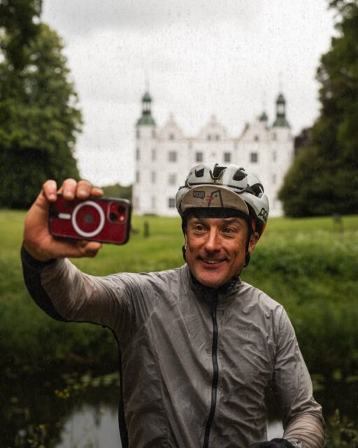💪 Wilder Ritt zum Foto-Point Ahrensburger Schloss …
📍Live Tracking Link in Bio
🙏 Danke für die Unterstützung
@stevensbikeshamburg @velocenterkiel @seeberger_1844
📸 Media-Team
@grvl_gunnar @johann_kristan @felixshlk
#hackenpedder #bikepacking #stevensbikes #neverstop #shelterattack