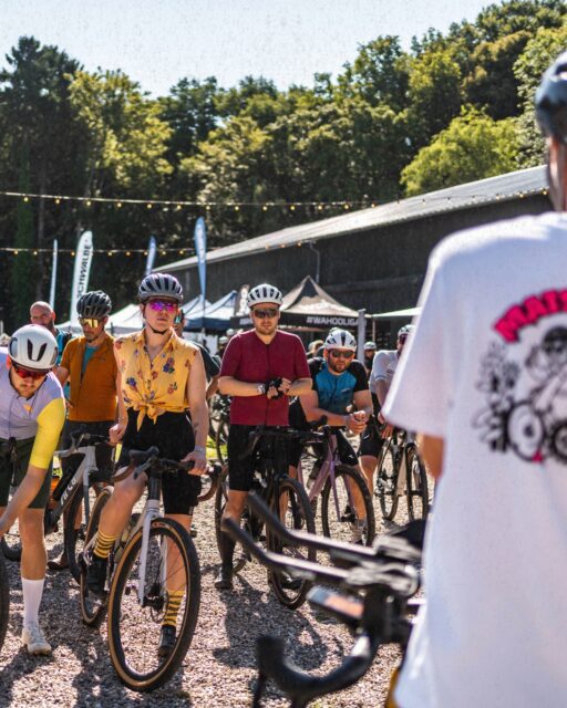🏕️ Matschfuss Camp war ein Traum … Sonne satt, top Location und Hannes im Raketen Modus … 

Aber mal im Ernst, wie entspannt kann es sein, wenn hunderte bei so einem Wetter mit Bike, Zelt und Badesachen zusammenkommen?

Am Samstag sind wir mit ca. 60 Personen zur Hackenpedder Ausfahrt aufgebrochen. Knapp 70 Kilometer … erstmal Richtung Boxberg, um dort mit der Moped-Gang zu konkurrieren. Eis, Seilbahn und eine Foto-Session am Hang mit @grvl_gunnar ließen die Zeit kurz stehen.

Es hat richtig Spaß gemacht und wir wären bereit für 2027!

#hackenpedder #bikepacking #stevensbikes #neverstop #shelterattack