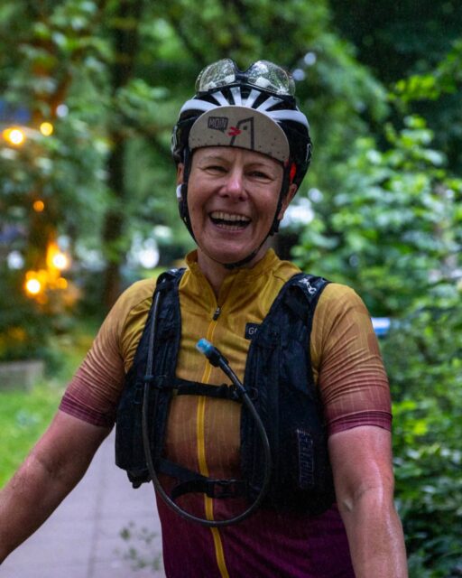 🏁 Warum abbrechen oder wie finishen? Die Finisher-Liste 2026 ist da … 

Beim Hackenpedder ist das Wichtigste – an den Start zu gehen – loszufahren und eine gute gemeinsame Zeit zu haben. Dennoch gehört auch eine Finisher-Liste dazu, denn diese zeigt allen die überlegen selbst mal zu starten, was für eine Teilnehmer’in Feld dabei ist.

Genauso spannend – oder vielleicht sogar spannender … Was waren die Gründe des Abbruchs, denn auch hier gewinnt man einen ehrlichen Einblick in die Route und die, die auf der Route unterwegs sind.

🏁 Finisher 
Kurz: Von den 184 Startenden insgesamt haben 123 die beiden Routen bis ins Ziel zurück nach Kiel geschafft. Leider mussten auch 61 Personen abbrechen, die Gründe waren meist körperliche Beschwerden. 🏳️‍🌈 43 Frauen/FLINTA* Personen insgesamt waren am Start. Wovon 31 wieder erfolgreich im Ziel ankamen. 

📊 Finisher Quote
Frauen/FLINTA = 72,09 %
Männer = 65,25 %
Gesamt = 66,85 %

🗺️ 1000km Route: 115 am Start, 57 kamen wieder ins Ziel. 
🗺️ 660km SHORTCUT: 69 am Start, 49 kamen wieder ins Ziel.
🔀 In Albersdorf wechselten 17 von 1000km auf den 660km Shortcut.

🚳 Abbruch, DNF
Leider gehören auch Pannen und sonstige Beschwerden zu solch einer Veranstaltung. Und meist ist das sogar noch interessanter, als eine Ziel-Zeitangabe. In 2026 war es vor allem der Regen sowie die Kälte an den ersten beiden Tagen, was für Pannen, Unfälle und auch Knieschmerzen sorgte.

Ausführliche Einblicke
🔗 hackenpedder-bikepacking.de/rueckblick-2026

#hackenpedder #bikepacking #stevensbikes #neverstop #shelterattack