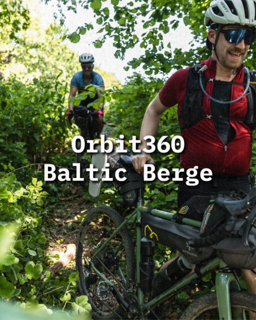 🪐 Orbit: Baltic Berge! Der Name ist Programm — 2000 Höhenmeter in Schleswig-Holstein?!?!

⁉️ Bist du ihn schon gefahren? Was haltet ihr von einem Group Ride Ende September? Ich hätte Bock! 6 Uhr bis 20 Uhr mit Pizza?

Die Orbit-Serie läuft seit Juni und wir haben noch bis Oktober Zeit. Also los! Ich finde es total spannend, gerade durch die Tourenbeschreibungen von Komoot zu schauen. Was da für ein Feedback ist. Sand und Brennnesseln oder doch Brombeersträucher. Es ist schön zu lesen, dass am Ende doch alle glücklich sind!

🔥 Mit der Orbit360 Gravel Serie hat Raphael Albrecht 2020 eine tolle Veranstaltung für die Ultra Bikepacking Community ins Leben gerufen. Sie findet jährlich statt und beinhaltet gut gescoutete Routen in ganz Deutschland!

🙋‍♂️ Mein 2026er Orbit “Baltic Berge” folgt zunächst der Hackenpedder Route. Sie führt also über die drei höchsten Erhebungen des Bundeslandes, führt wieder runter zum Strand und umrundet einmal den größten See in Schleswig-Holstein. 

💭 Zitat volvimus (Komoot): “Wenn du dich im Wald über das Brennnesseldickicht freust, weil es weniger schmerzhaft ist als die Brombeeren, weißt du, du fährst ‚nen Orbit. Wenn du danach im Sand steckst, ist die Wahrscheinlichkeit hoch, dass er von Nils ist …”

✨ HIGHLIGHTS
km 53: Küstenblick Hohwacht / Strand zum Baden
km 77: Bungsberg höchster Berg in SH
km 87: Gut Güldenstein - majestätisches Bauernschloss
km 132: Plöner See - Baden im größten See SH
km 172: Geheimer Strand für ein Nacktbad!

ℹ️ Die @orbit360_ Gravel Series ist eine gemeinnützige Veranstaltung, die darauf abzielt, Menschen aufs Rad zu bringen, die Natur zu erleben und Bewusstsein und Spenden für The Generation Forest zu sammeln.

Alle Routen und Spenden hier:
🙋‍♂️ orbit360.cc/gravel-serie

#hackenpedder #bikepacking #stevensbikes #neverstop #shelterattack