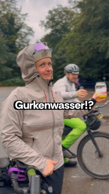 🥒 Elektrolyte ist wichtig! Bikepacker wissen Bescheid!

Ist dir gute Ernährung dabei auch so wichtig? ;)

Immer wieder schön, als Media-Team so gut gelaunte Teilnehmende zu treffen! Das war am Freitag den 4.9. am Himmelsbjerget bei Shelter Attack …

🎥 @felixshlk 

#hackenpedder #hackpenpedderbikepacking #schleswigholstein #wildesschleswigholstein #stevensbikes