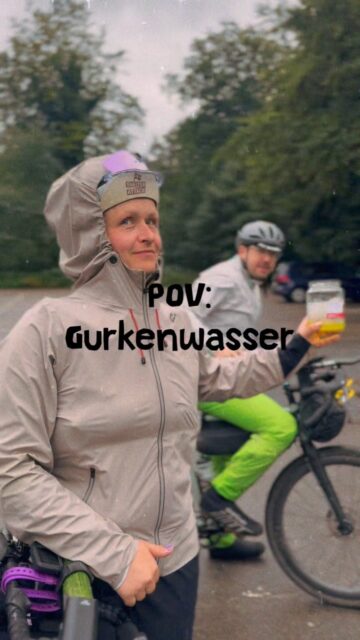 🥒 Elektrolyte ist wichtig! Bikepacker wissen Bescheid! Trinkst du auch gern das Gurkenwasser?

#gurkenwasser #bikepacking
