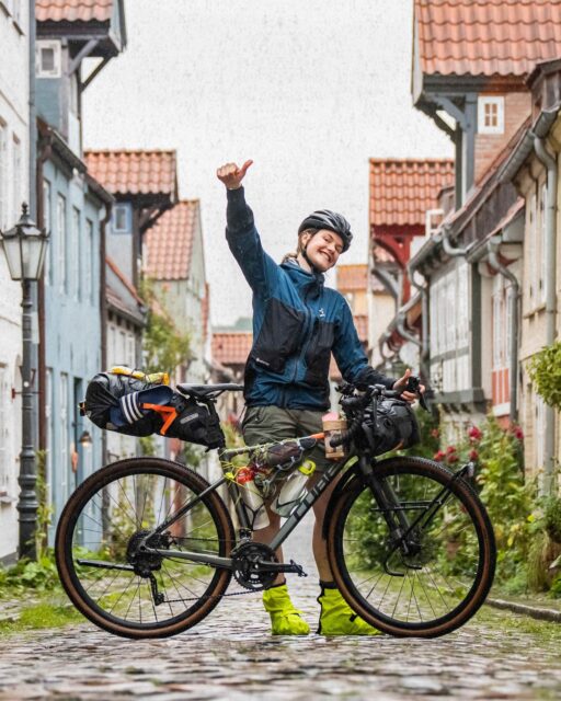 🚲 Bikes und Setups 🇩🇰 Shelter Attack 2026 …
📸 Bilder von @sarinabfotografie
📍Live Tracking Link in Bio
🙏 Danke für die Unterstützung
@stevensbikeshamburg @velocenterkiel @seeberger_1844
📸 Media-Team
@grvl_gunnar @isy.tnk @felixshlk @speichenbruch.cc
#hackenpedder #bikepacking #dänemark #shelterattack #stevensbikes